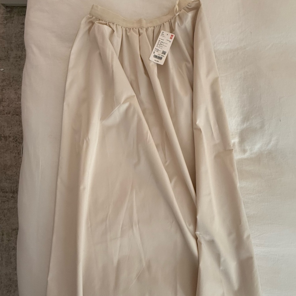 Uniqlo Natural Cream Skirt